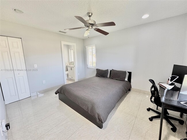 Building Photo - 10991 NW 30th Pl