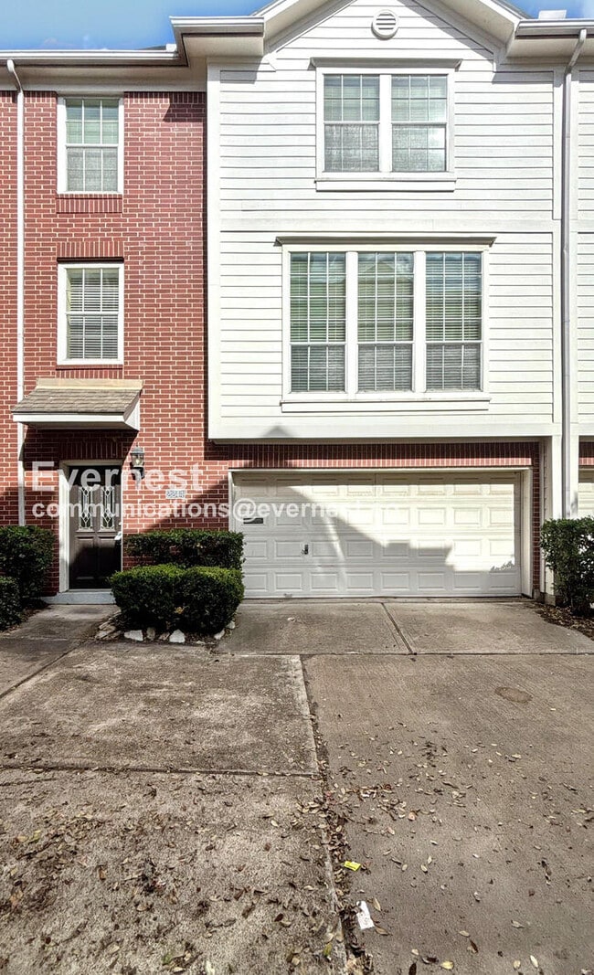 Primary Photo - 2244 La Branch St