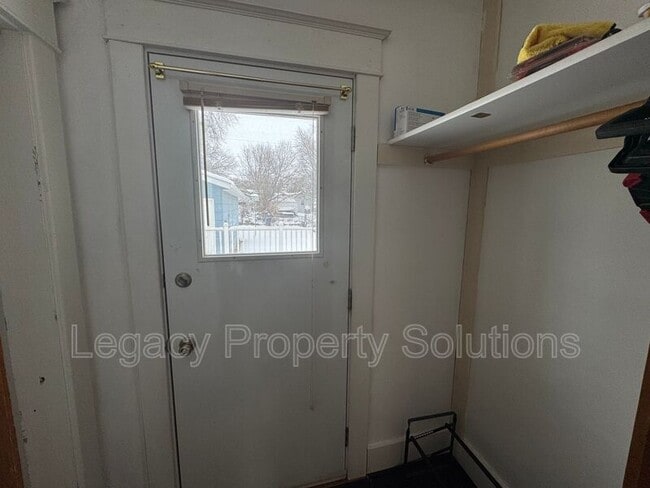 Building Photo - 609 N 13th St