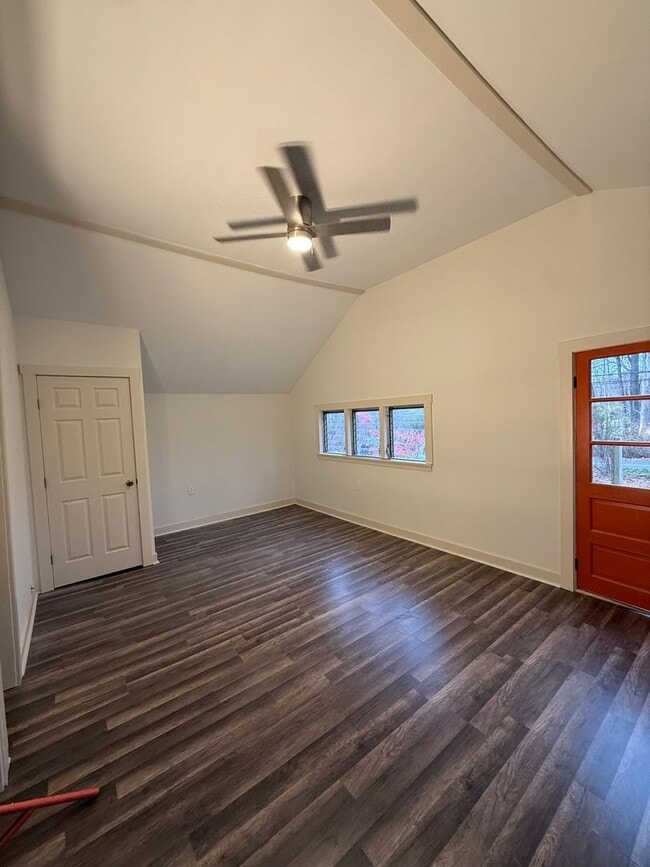 Building Photo - One Bedroom House - located in Upper Bucks County