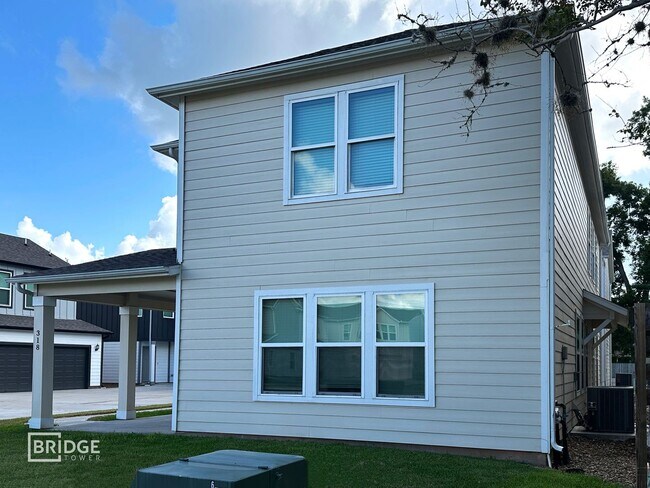 Building Photo - 318 Huisache St