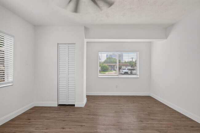 Building Photo - 540 NE 61st St