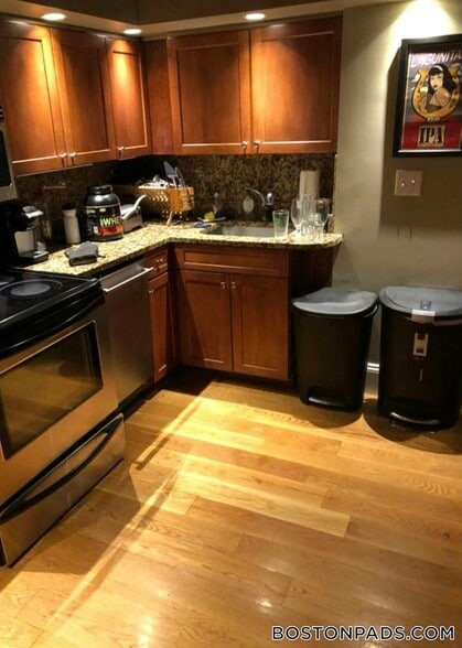 Building Photo - 113 Beacon St