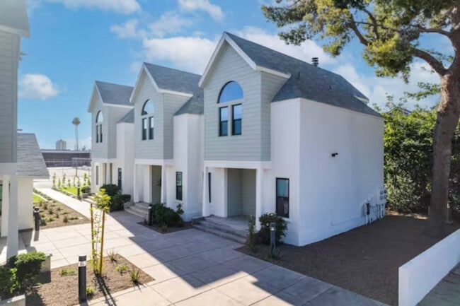 Building Photo - 4641 N 8th Pl