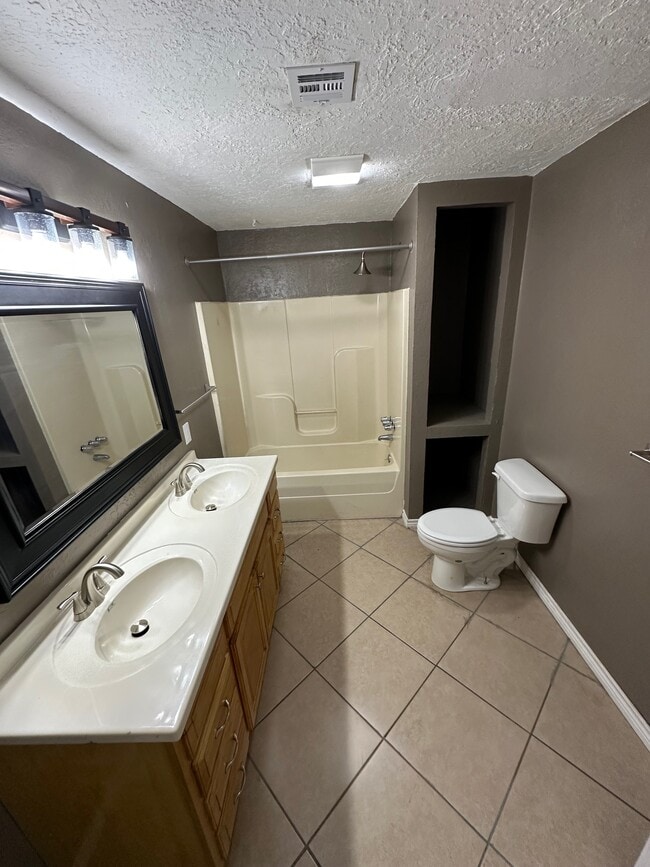 Building Photo - 2422 SW Jefferson Ave