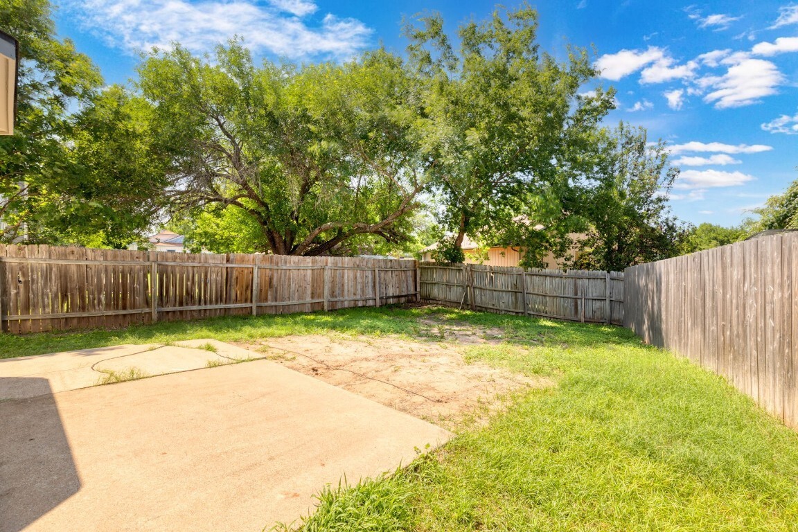 Building Photo - 1202 Green Terrace Dr