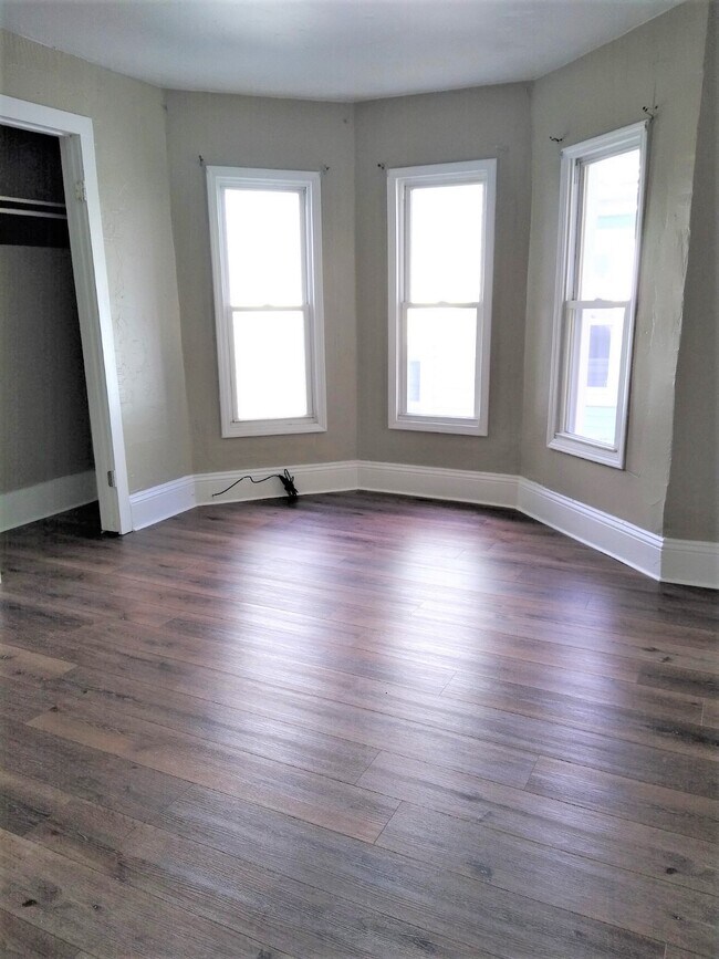 Building Photo - 1802 Leishman Ave