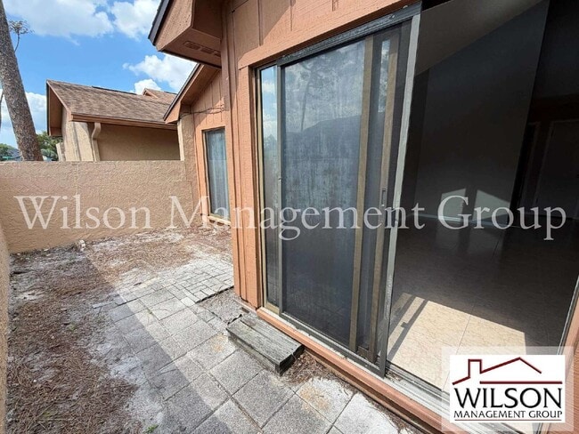 Building Photo - 220 Sunshower Ct