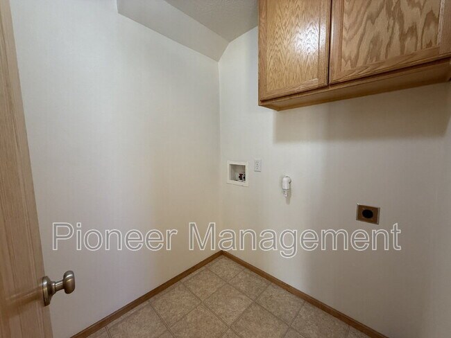 Building Photo - 6810 Aster St