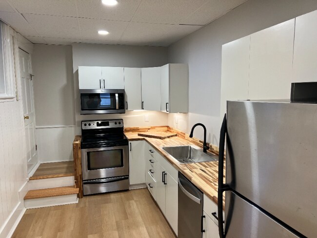 Building Photo - 125 N George St