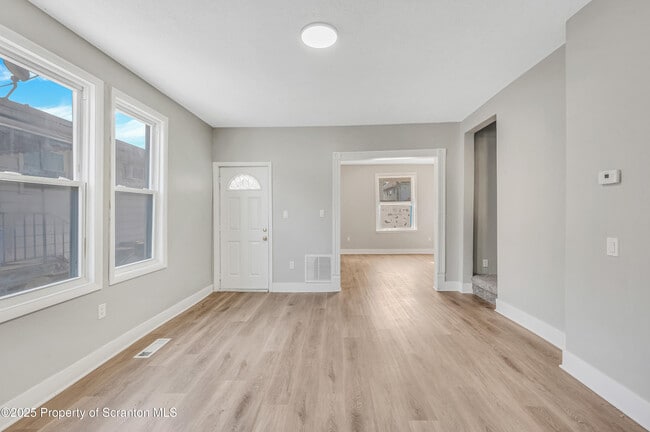 Building Photo - 1413-1415 N Lincoln Ave