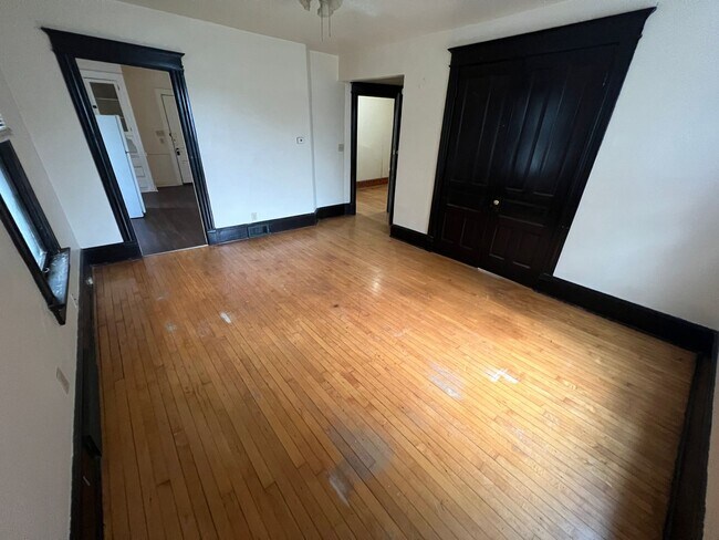 Building Photo - 621-25 E. Locust St.