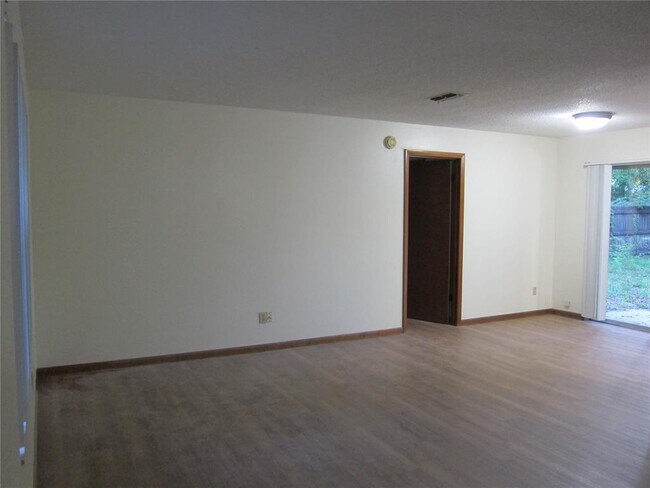 Building Photo - 1209 SW 80th Dr