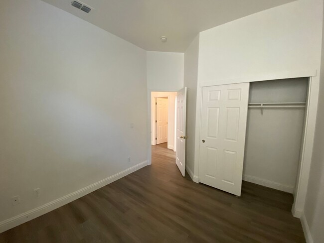 Building Photo - East Elk Grove Home Close to Pleasant Grov...
