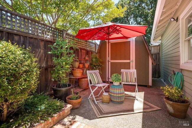 Building Photo - 4 Belle Ave