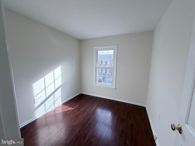 Building Photo - 5900 Parenham Way