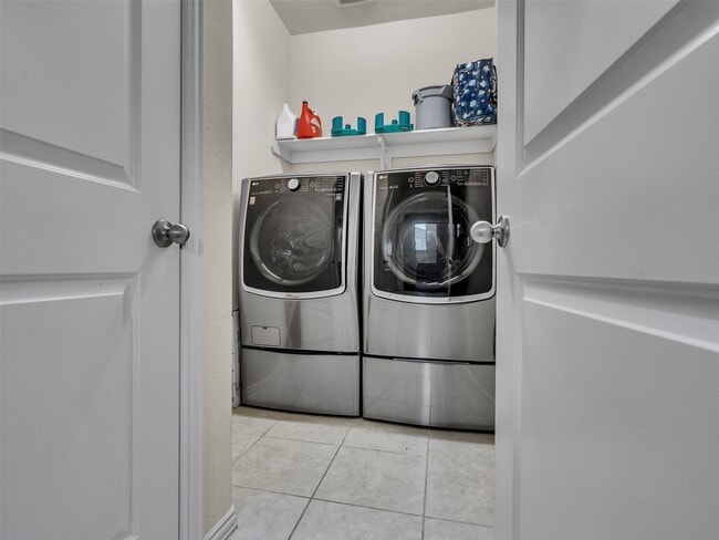 Building Photo - 27927 Coulter Dr