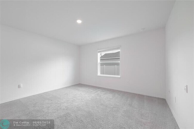 Building Photo - 3537 SW San Benito St
