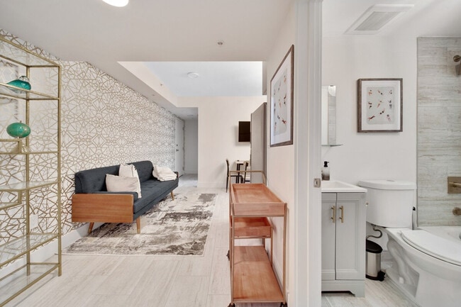 Building Photo - 1432 SW 22nd Ave