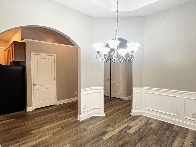 Building Photo - 760 Ivy Brook Way