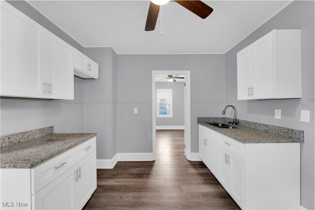 Building Photo - 2115 Dowd Ave