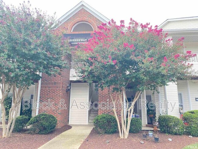Primary Photo - 2110 Breezeway Dr