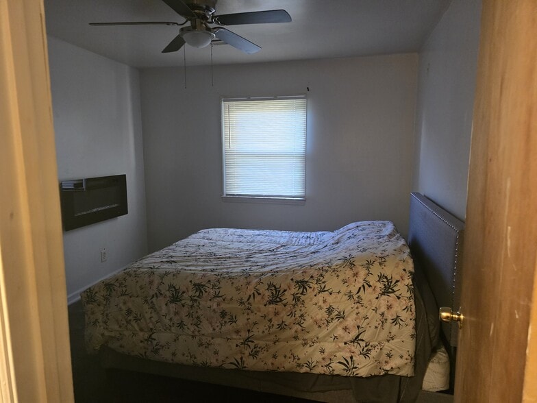 Building Photo - 221 Short Hills Dr