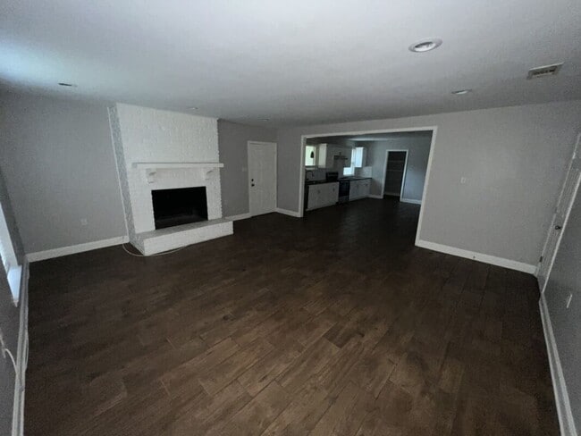 Building Photo - Spacious 4-bedroom 2.5-bathroom Home with Modern Upgrades