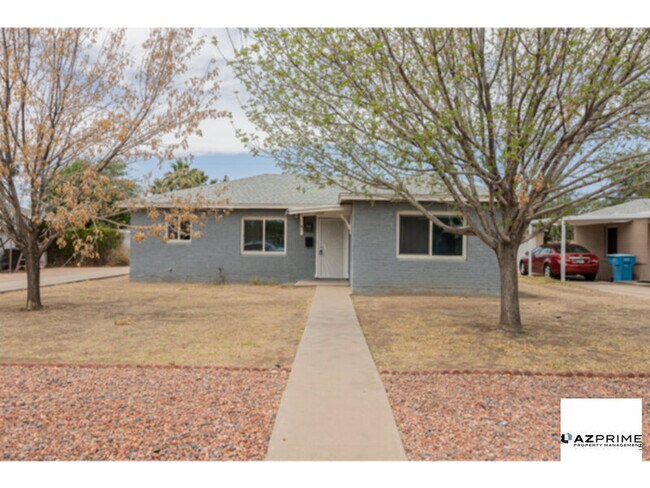Building Photo - Live in Style in this Stunning 3/2 Phoenix...