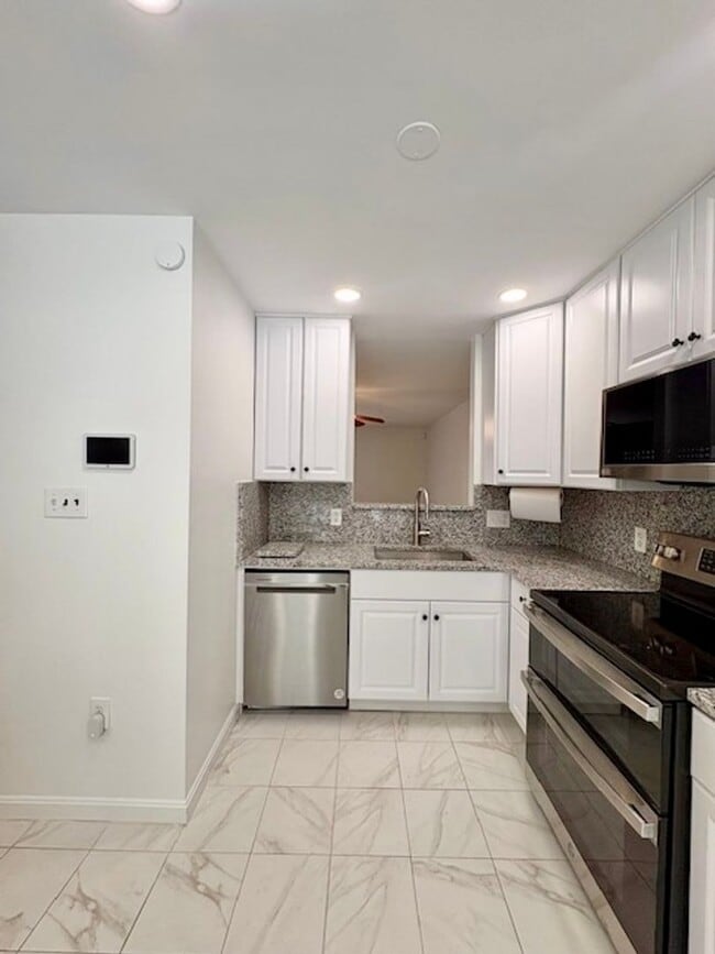 Building Photo - 18250 Paladin Dr