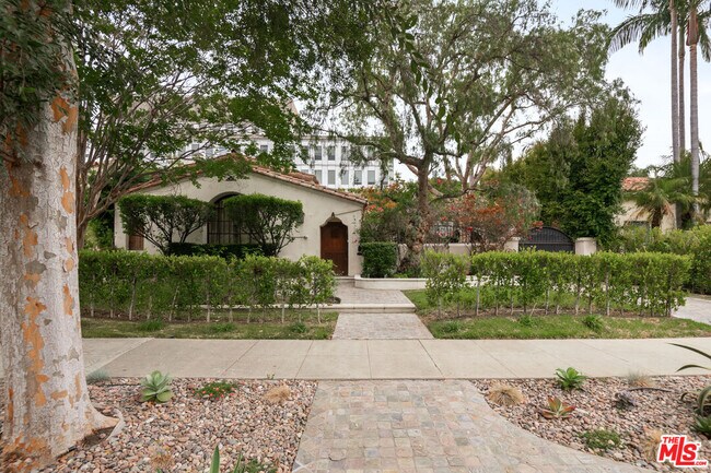 Building Photo - 312 S El Camino Dr