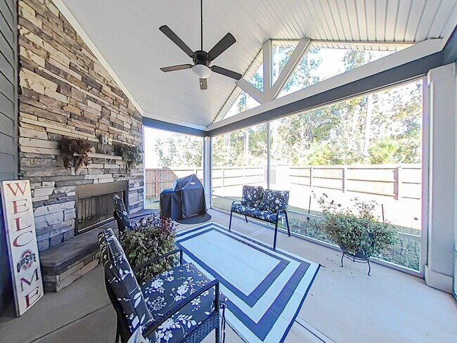 Building Photo - 5 Bedroom Home in Columbia County!