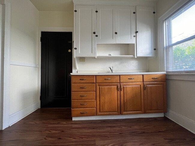 Building Photo - 2196 Lewis Dr