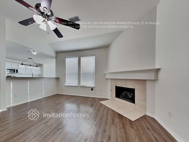 Building Photo - 905 Hidden Oaks Dr