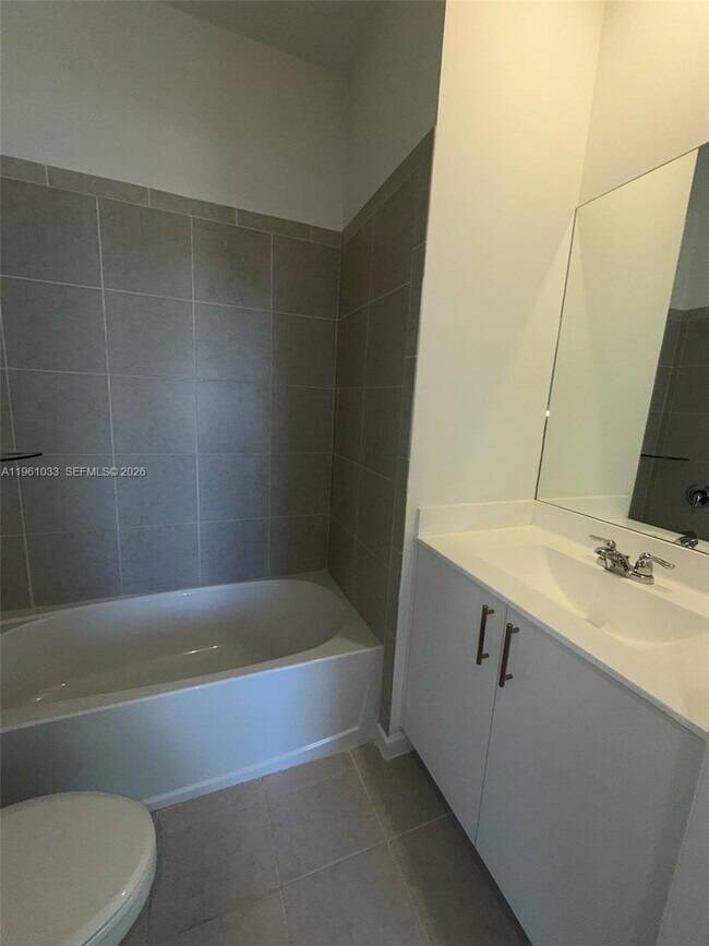 Building Photo - 679 SE 13th St Cir