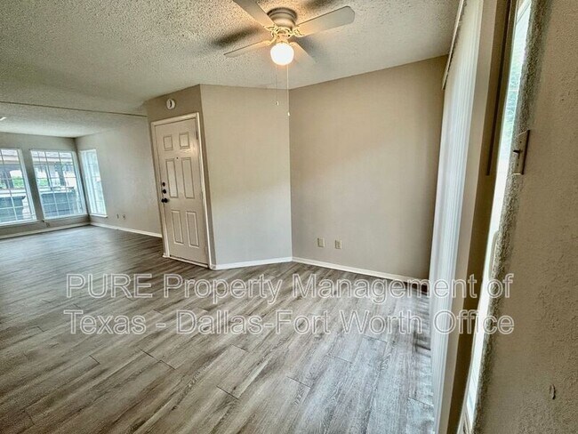 Building Photo - 2415 Oak Manor