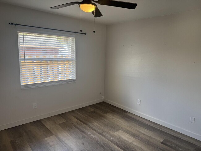 Building Photo - 1711 W Carmen St