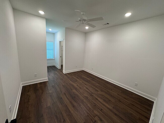 Building Photo - 4BD/4.5BA FOR RENT