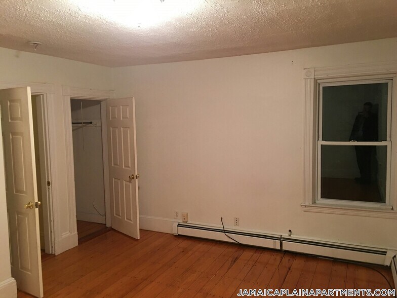 Building Photo - 339 Centre St