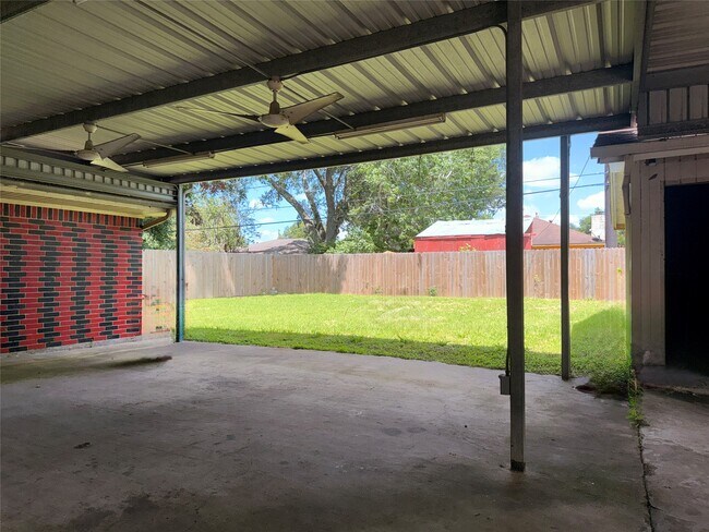 Building Photo - 6841 Flamingo Dr