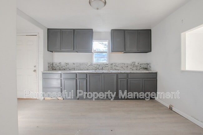 Building Photo - 1245 SW 19th St