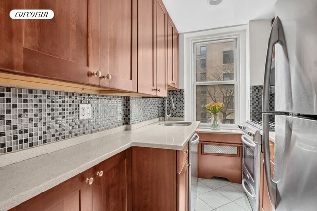 Primary Photo - 250 Cabrini Blvd