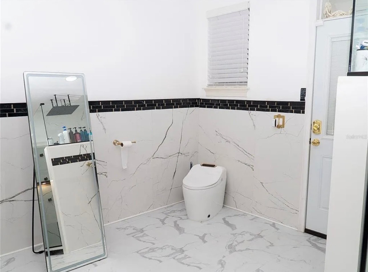 Master bathroom - 1304 Ocoee Apopka Rd