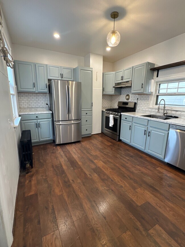 Building Photo - 110 Grace St