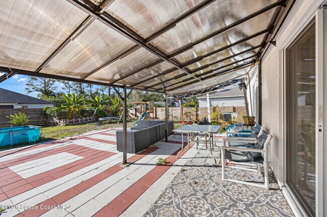 Building Photo - 1550 Leeward Ave SE