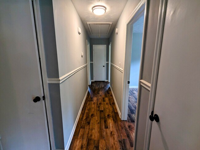 Building Photo - Killian Hill