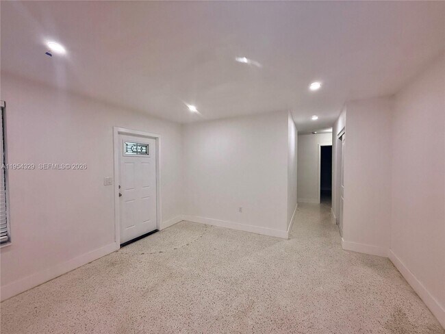 Building Photo - 3400 SW 17th St