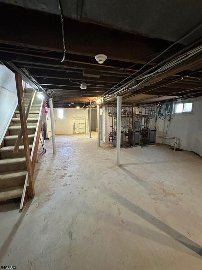 Building Photo - 112 Park St