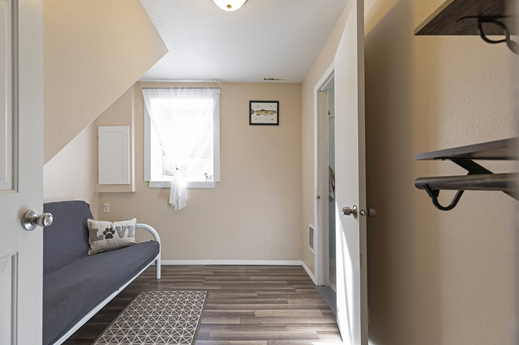 Building Photo - 1847 W Sussex Ave