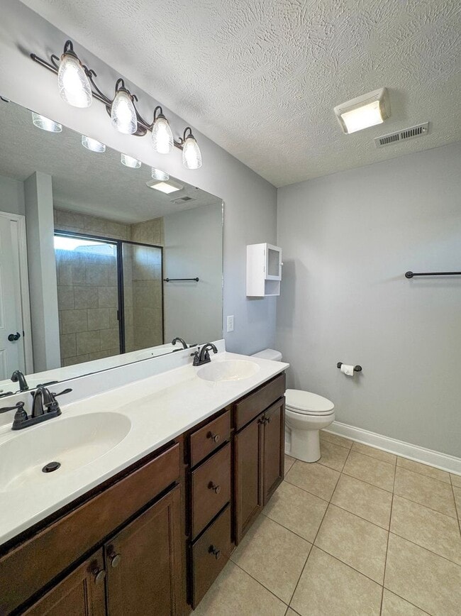 Building Photo - Stunning 4 Bed 2.5 Bath Home in Aberdeen